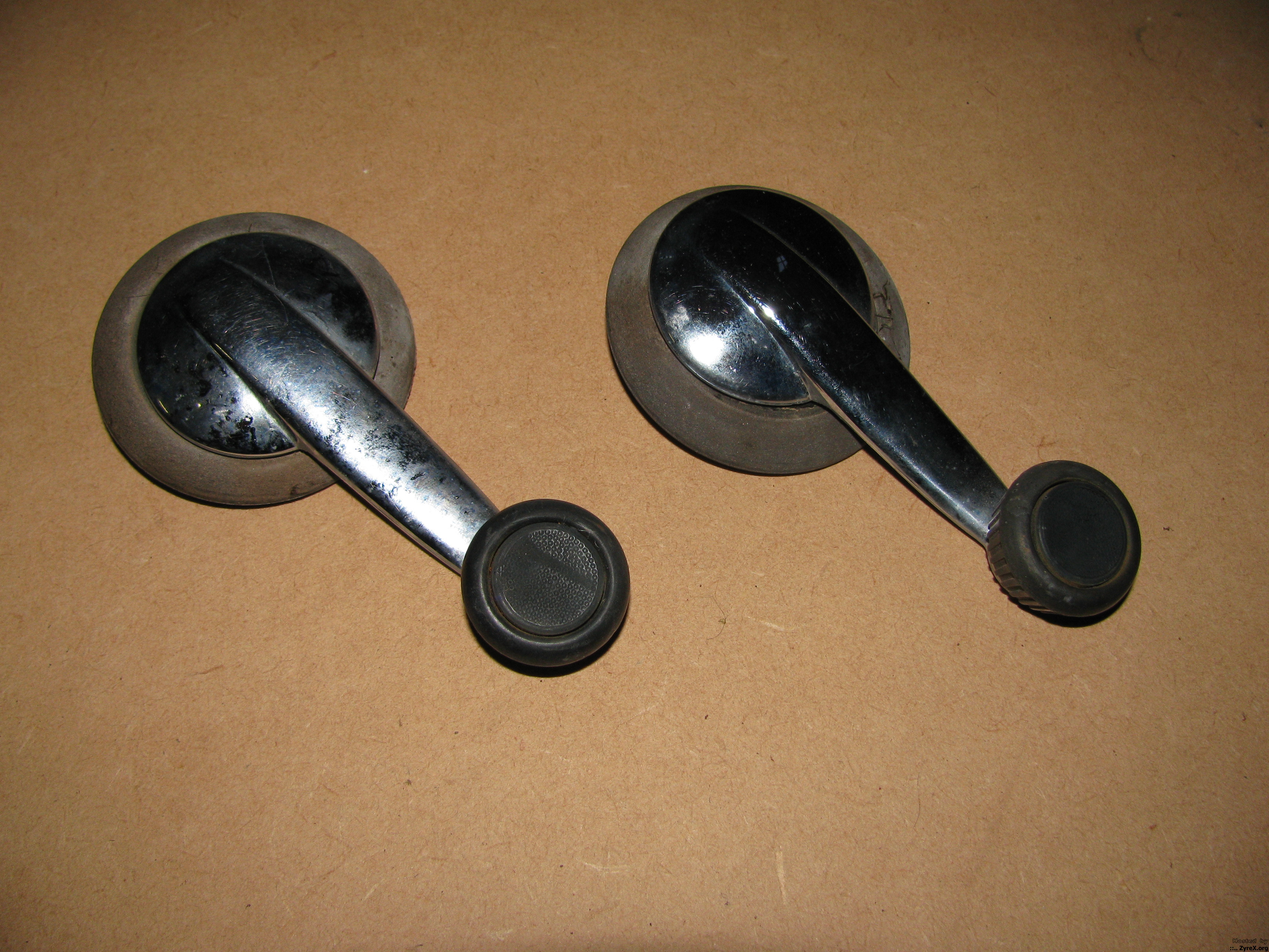 140/164 window crank handles