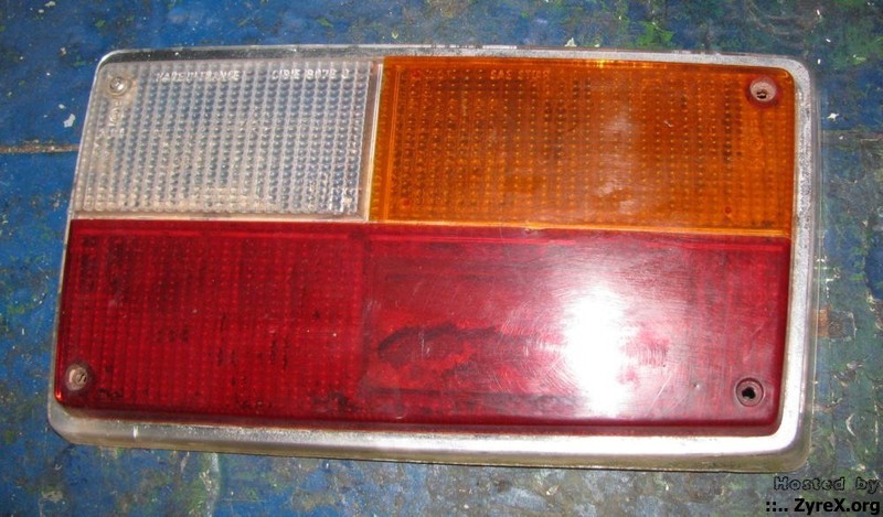 140/164/early 240 right tail light lens