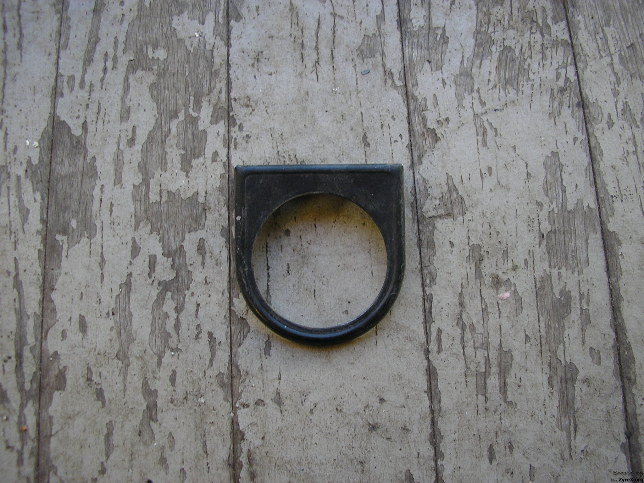 Single gauge bracket